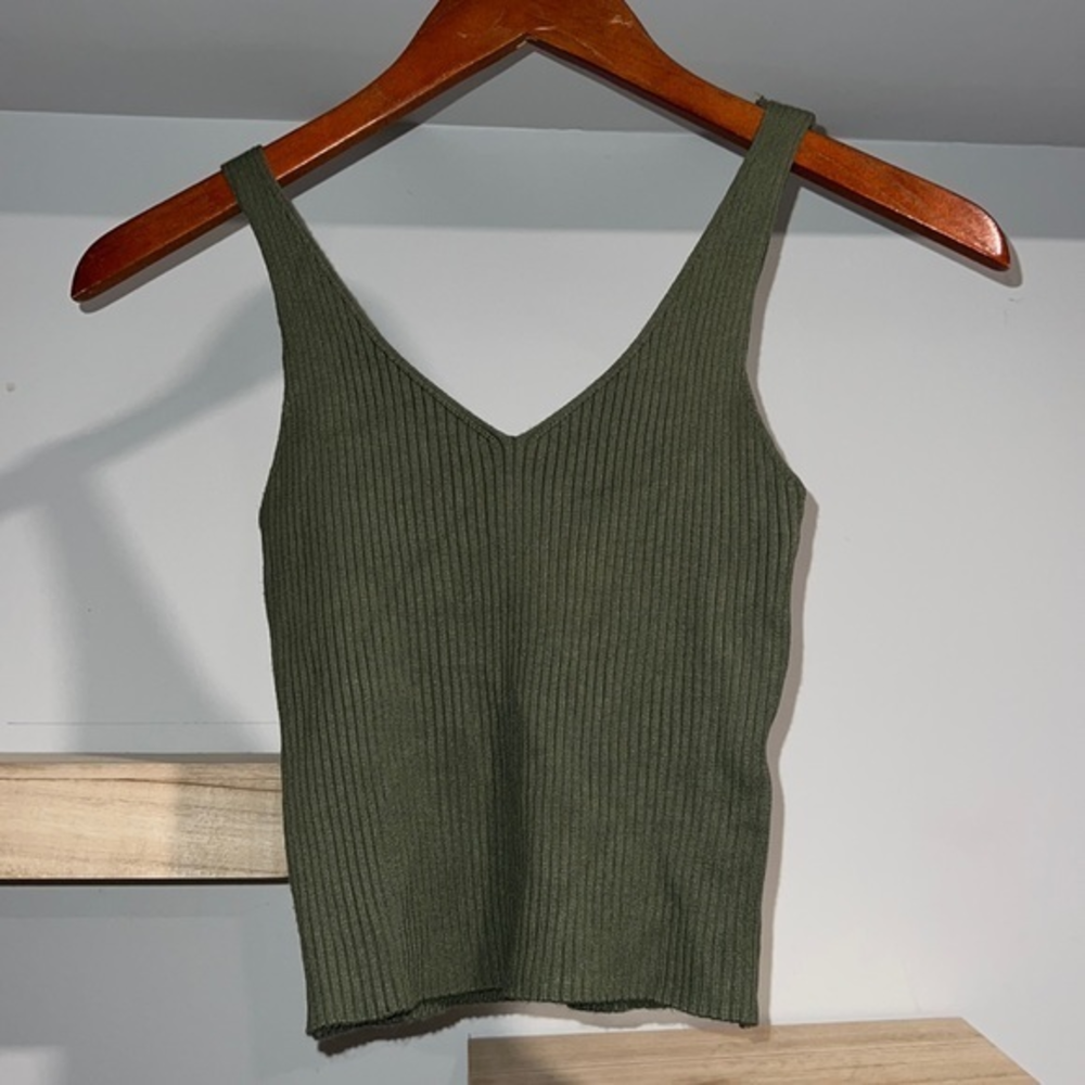 Green‎ kint tank top